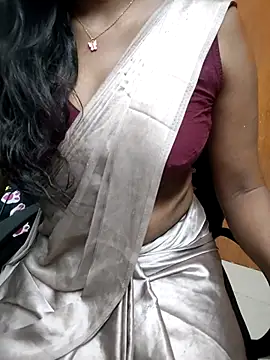 Snapshot of Tamilmallu-duskygirl03 chatting on June 25, 2026, 5:17 pm Tamilmallu-duskygirl03 online show from June 25, 2026, 5:17 pm