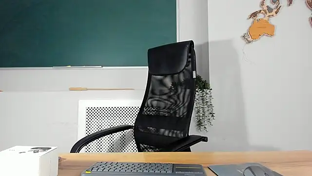 ClaireMathis online show from April 17, 2026, 2:42 pm