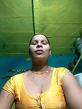 Snapshot of Rt_shreya chatting on October 25, 2025, 4:57 pm Rt shreya online show from October 25, 2025, 4:57 pm