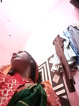 Snapshot of Rt_shreya chatting on November 7, 2025, 5:24 pm Rt shreya online show from November 7, 2025, 5:24 pm