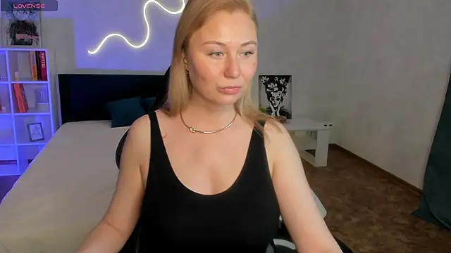 Snapshot of scent__of_woman chatting on October 15, 2025, 1:39 am scent of woman online show from October 15, 2025, 1:39 am