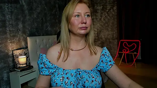 Snapshot of scent__of_woman chatting on October 21, 2025, 1:39 am scent of woman online show from October 21, 2025, 1:39 am