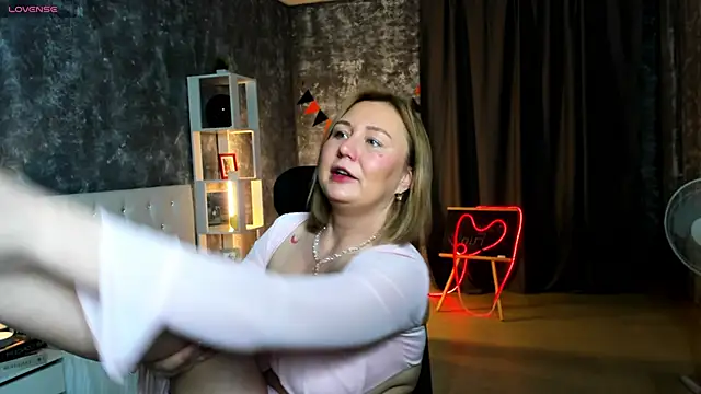 Snapshot of scent__of_woman chatting on November 11, 2025, 1:38 am scent of woman online show from November 11, 2025, 1:38 am