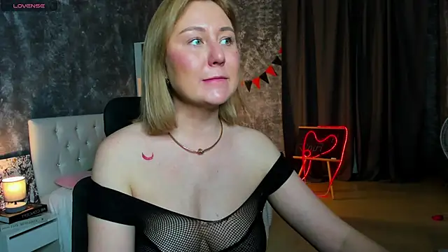 Snapshot of scent__of_woman chatting on November 12, 2025, 1:39 am scent of woman online show from November 12, 2025, 1:39 am