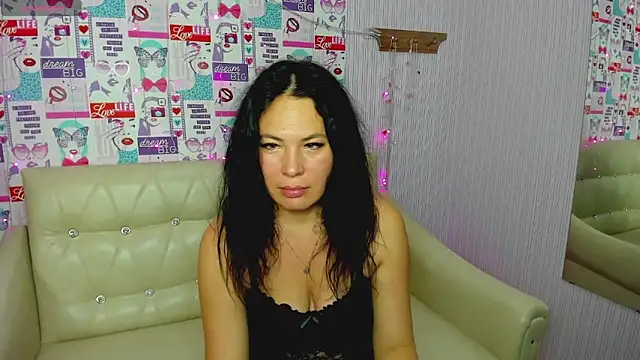 Snapshot of Victoria_Panther chatting on October 11, 2025, 1:27 am Victoria Panther online show from October 11, 2025, 1:27 am