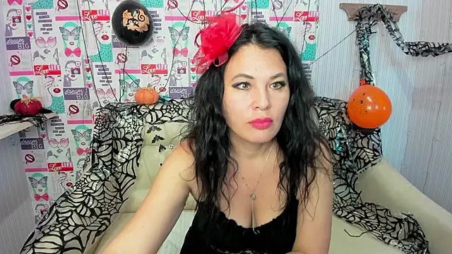 Snapshot of Victoria_Panther chatting on October 31, 2025, 7:20 am Victoria Panther online show from October 31, 2025, 7:20 am