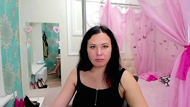 Snapshot of Victoria_Panther chatting on November 9, 2025, 5:06 am Victoria Panther online show from November 9, 2025, 5:06 am