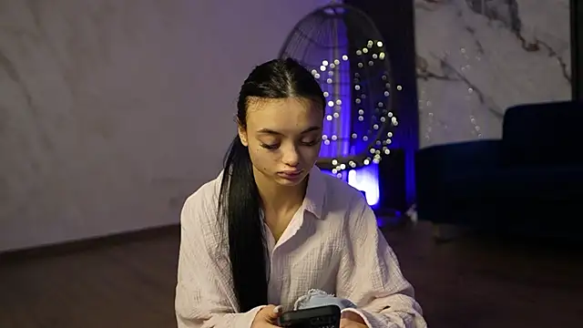 RachelRavee online show from January 15, 2026, 5:23 am