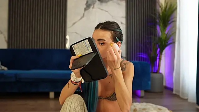 RachelRavee online show from April 23, 2026, 4:24 am