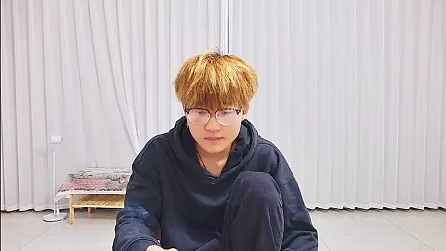 KK-cuteboy online show from April 2, 2026, 6:22 am