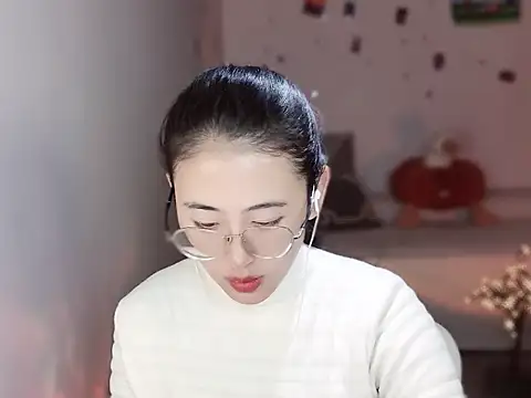 Snapshot of Queena_ chatting on December 17, 2025, 9:26 am Queena online show from December 17, 2025, 9:26 am