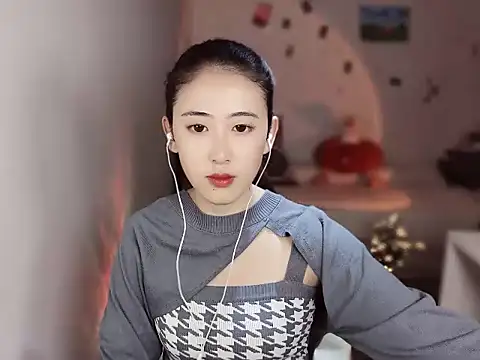 Snapshot of Queena_ chatting on December 19, 2025, 1:23 am Queena online show from December 19, 2025, 1:23 am