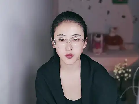 Snapshot of Queena_ chatting on January 13, 2026, 1:22 am Queena online show from January 13, 2026, 1:22 am