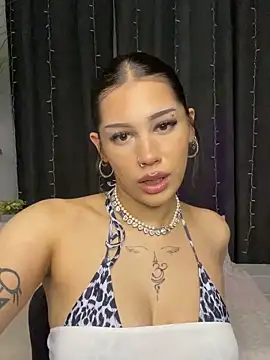 LoraShines online show from May 23, 2026, 4:00 pm