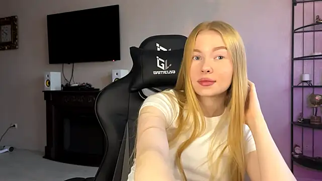 Snapshot of RaguelNicksons chatting on November 3, 2025, 4:25 am RaguelNicksons online show from November 3, 2025, 4:25 am