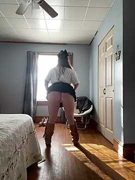 SugarMilkandHoney online show from February 1, 2026, 8:40 pm