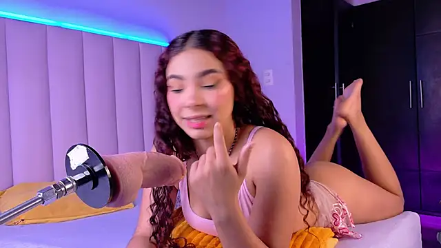 NatalieHeaveen online show from November 13, 2025, 12:37 pm