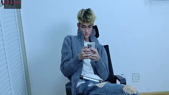 sexyboy-lele online show from October 15, 2025, 12:05 pm