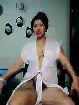 Snapshot of AndreaMooure_ chatting on October 15, 2025, 11:54 am AndreaMooure online show from October 15, 2025, 11:54 am