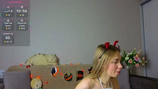 Snapshot of ElizaPurrr chatting on October 24, 2025, 11:17 am ElizaPurrr online show from October 24, 2025, 11:17 am