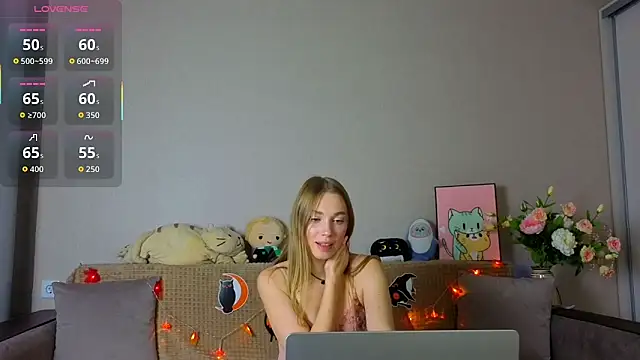 Snapshot of ElizaPurrr chatting on October 26, 2025, 11:05 am ElizaPurrr online show from October 26, 2025, 11:05 am