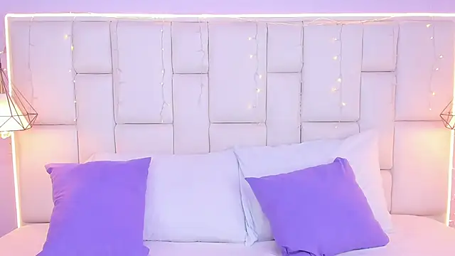 EmmaHolter online show from November 14, 2025, 7:34 pm