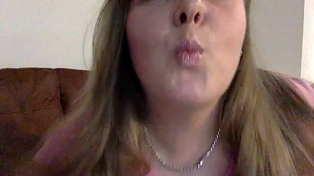 Snapshot of GoddessBarbiee chatting on October 21, 2025, 5:02 pm GoddessBarbiee online show from October 21, 2025, 5:02 pm