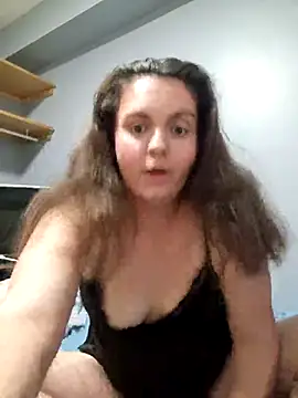 Snapshot of LouiseMaexox chatting on October 8, 2025, 6:16 pm LouiseMaexox online show from October 8, 2025, 6:16 pm