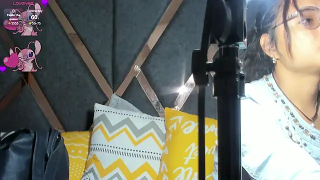 Snapshot of KimiAnal chatting on November 14, 2025, 1:43 pm KimiAnal online show from November 14, 2025, 1:43 pm