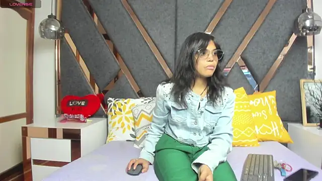 Snapshot of KimiAnal chatting on November 19, 2025, 1:33 pm KimiAnal online show from November 19, 2025, 1:33 pm