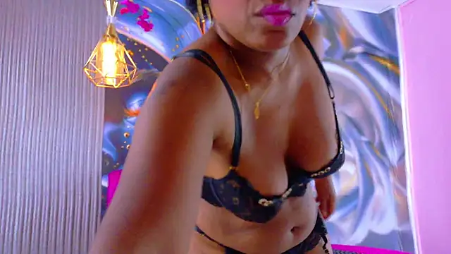 Snapshot of ChannelCroix chatting on November 15, 2025, 7:43 pm ChannelCroix online show from November 15, 2025, 7:43 pm