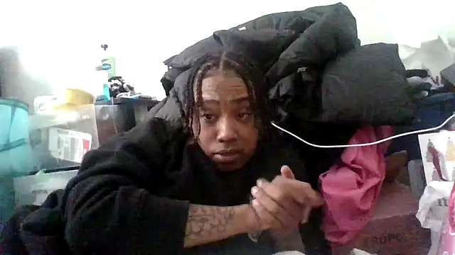 Snapshot of dezzidavill chatting on February 6, 2026, 2:42 pm dezzidavill online show from February 6, 2026, 2:42 pm