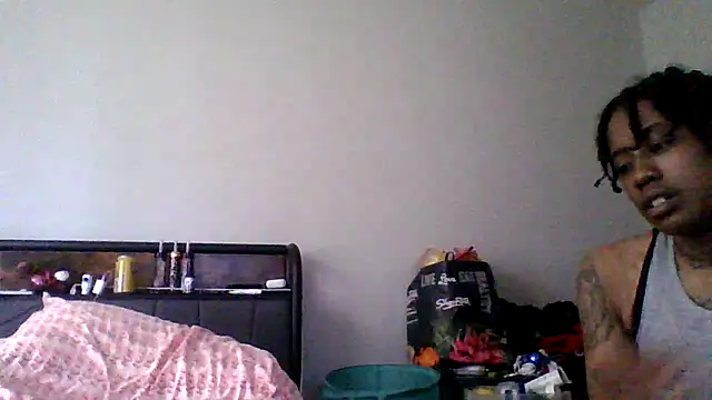 Snapshot of dezzidavill chatting on February 24, 2026, 7:23 pm dezzidavill online show from February 24, 2026, 7:23 pm