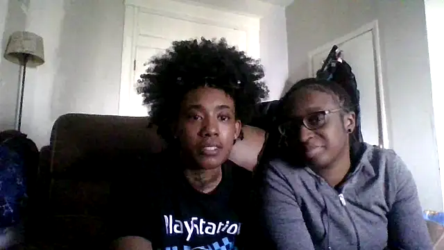 Snapshot of dezzidavill chatting on March 18, 2026, 6:55 pm dezzidavill online show from March 18, 2026, 6:55 pm