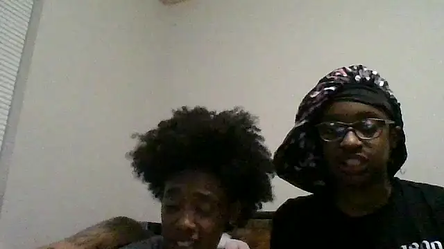 Snapshot of dezzidavill chatting on March 20, 2026, 1:21 am dezzidavill online show from March 20, 2026, 1:21 am