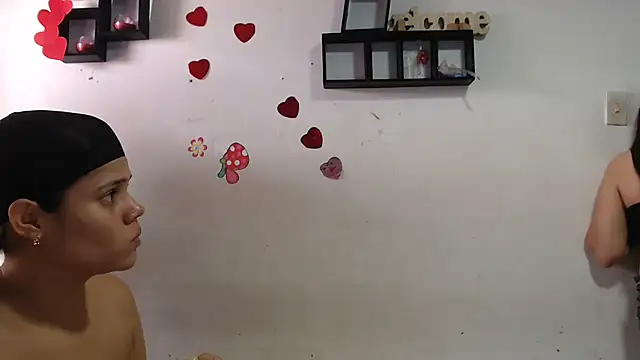 Snapshot of princesaslatinas chatting on November 23, 2025, 2:50 pm princesaslatinas online show from November 23, 2025, 2:50 pm