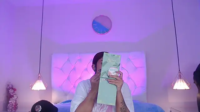 Bubbiecherry online show from November 24, 2025, 7:57 pm