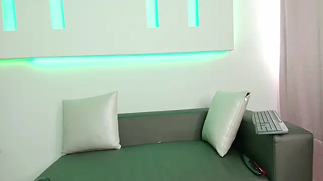 AlinaVega online show from November 6, 2025, 3:57 pm