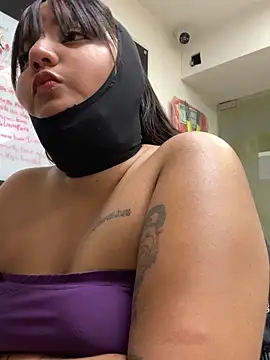 AlinaVega online show from November 8, 2025, 11:47 pm