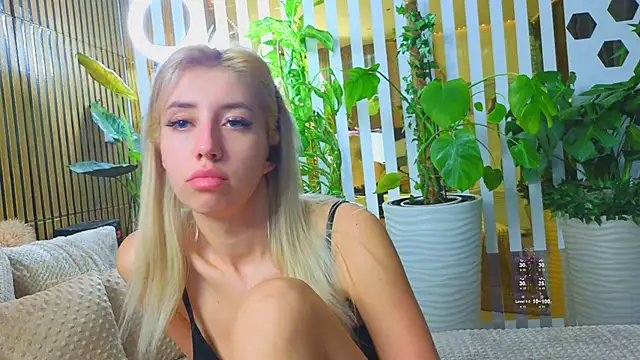 Violetttttta online show from October 16, 2025, 2:45 am