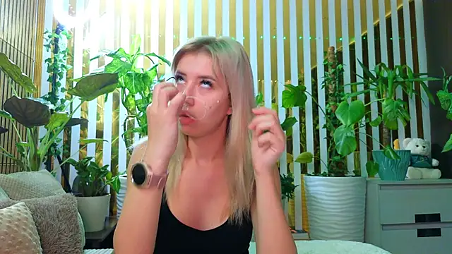 Violetttttta online show from November 6, 2025, 9:37 pm