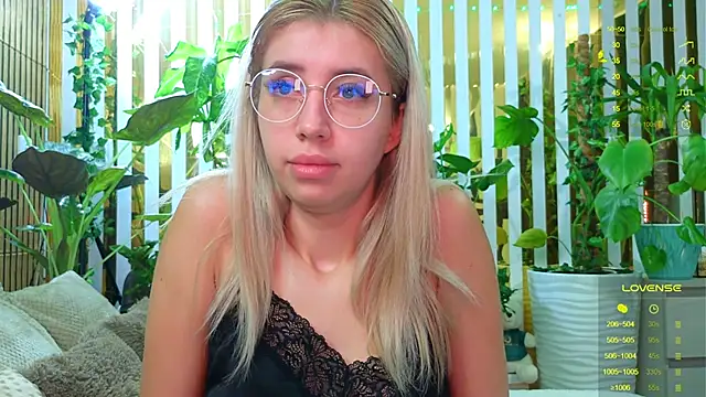 Violetttttta online show from November 9, 2025, 11:25 pm