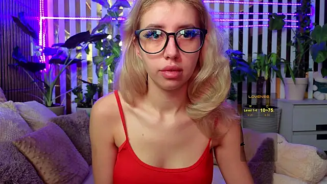 Violetttttta online show from November 22, 2025, 10:42 pm