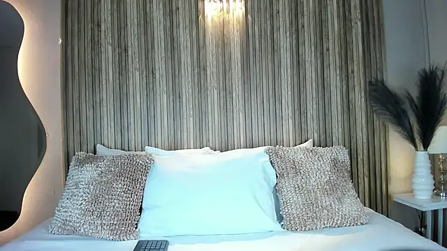 VanneCamiel online show from October 30, 2025, 11:55 am