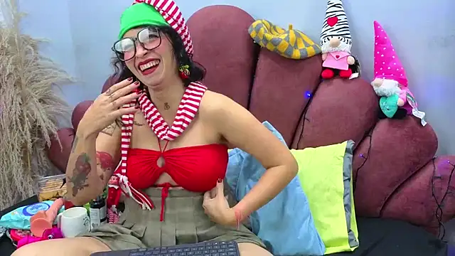 CHIARAJJONES online show from December 3, 2025, 12:47 pm