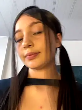 Snapshot of __Lorelain__ chatting on October 29, 2025, 7:59 pm Lorelain online show from October 29, 2025, 7:59 pm