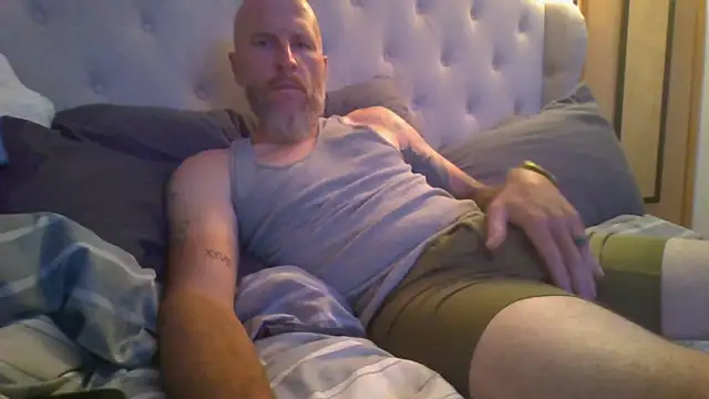 Snapshot of Fun_couple027 chatting on October 9, 2025, 2:04 pm Fun couple027 online show from October 9, 2025, 2:04 pm