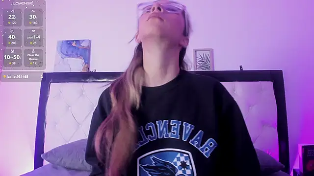 Sara Roades online show from October 28, 2025, 11:14 am