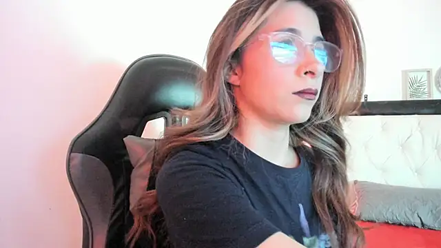 Sara Roades online show from November 11, 2025, 8:09 pm