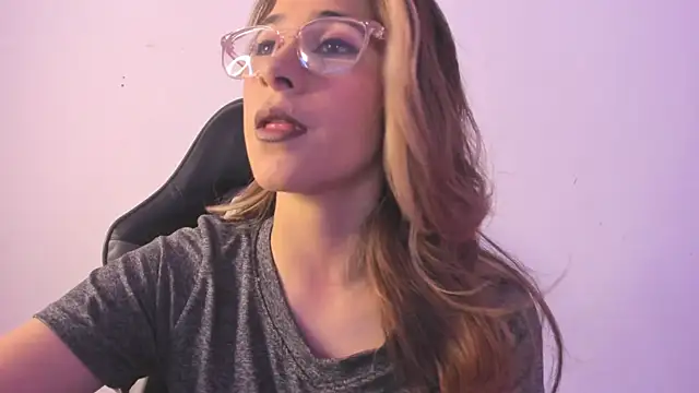 Sara Roades online show from November 12, 2025, 7:57 pm